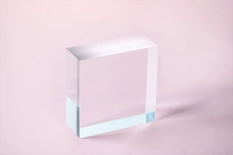 アクリルスタンドが劣化する原因とは